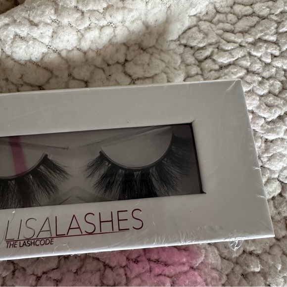 LADY Code Fake Lashes - Picture 4 of 4